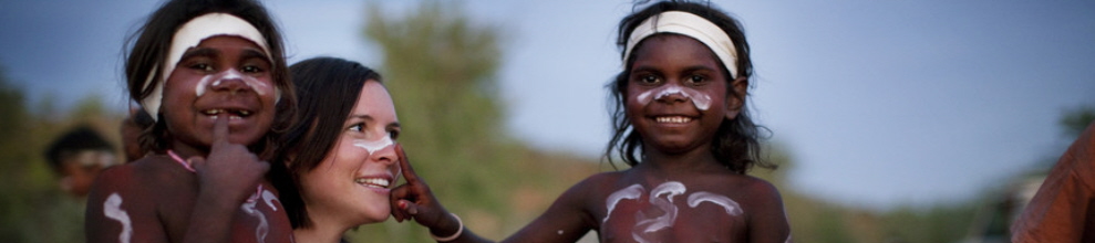 Aborigines girls panorama