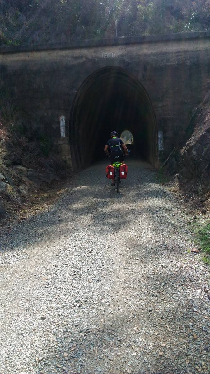 Linville tunnel with ray