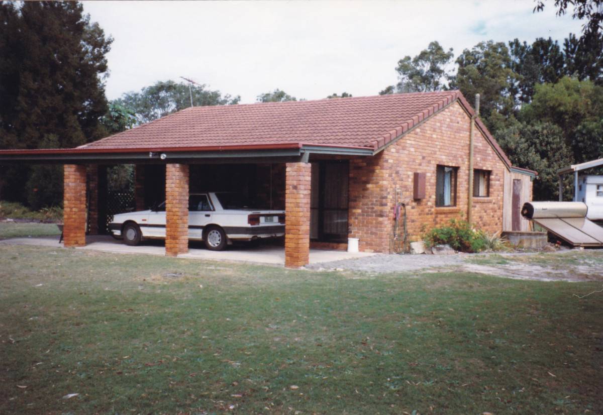 beachmere house - side