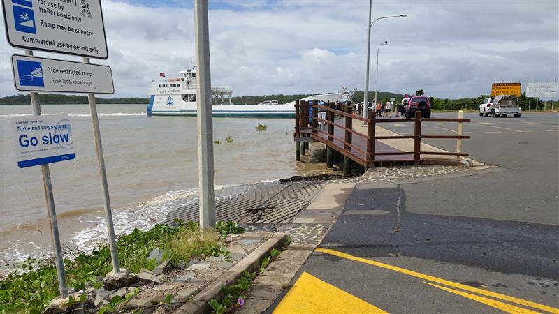 RiverHds3Barge_(Medium)