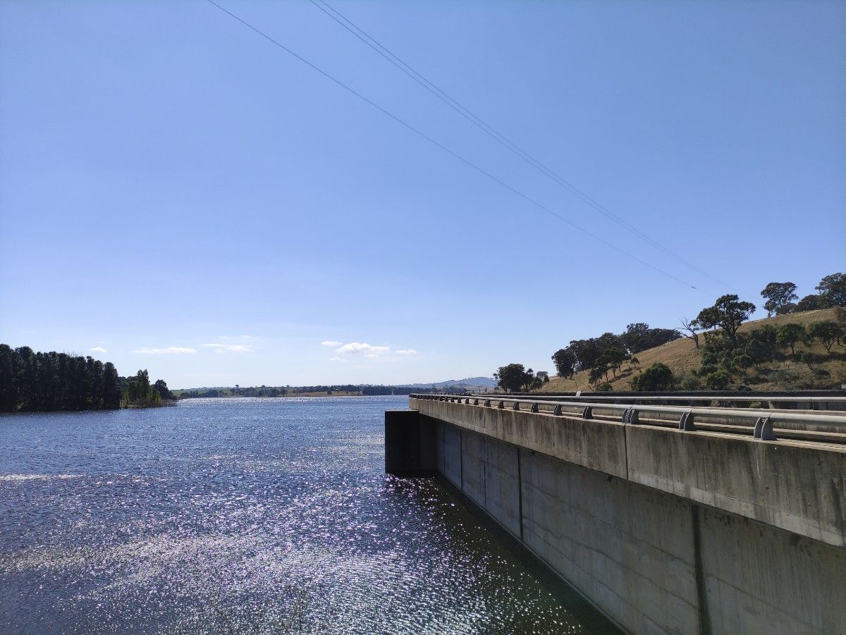 Carcoar dam face